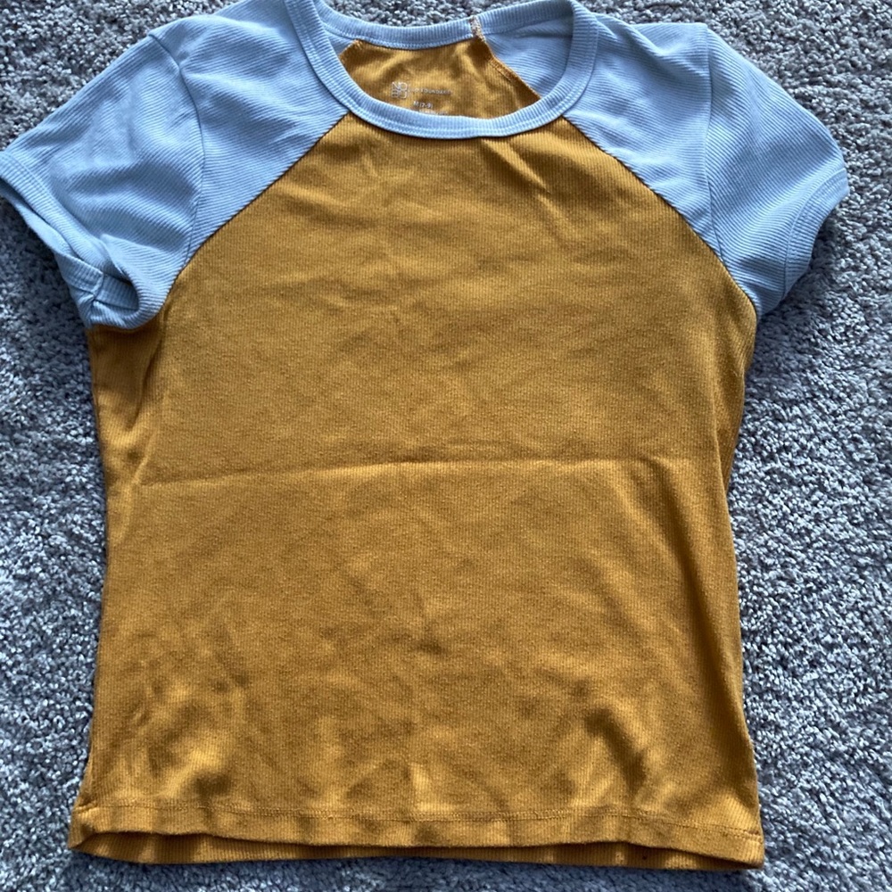 Shortsleeved mustard crop top